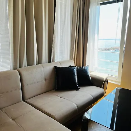 Blue Bay House Гостьовий будинок