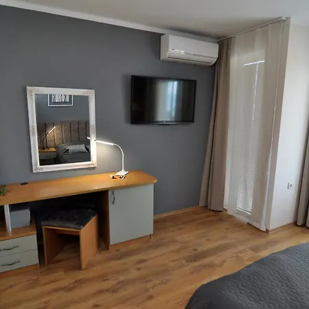 Blue Bay House بيت ضيافة نيسيبار