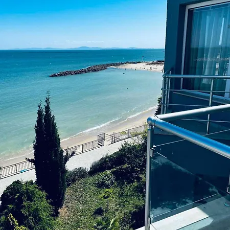 Blue Bay House بيت ضيافة 4*