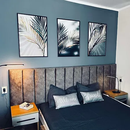 Blue Bay House بيت ضيافة نيسيبار